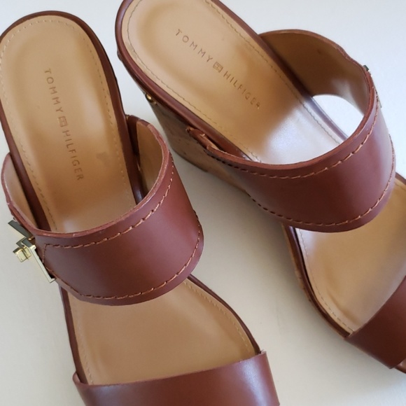 TOMMY HILFIGER brown wedge sandals size 8.5 - Picture 4 of 6